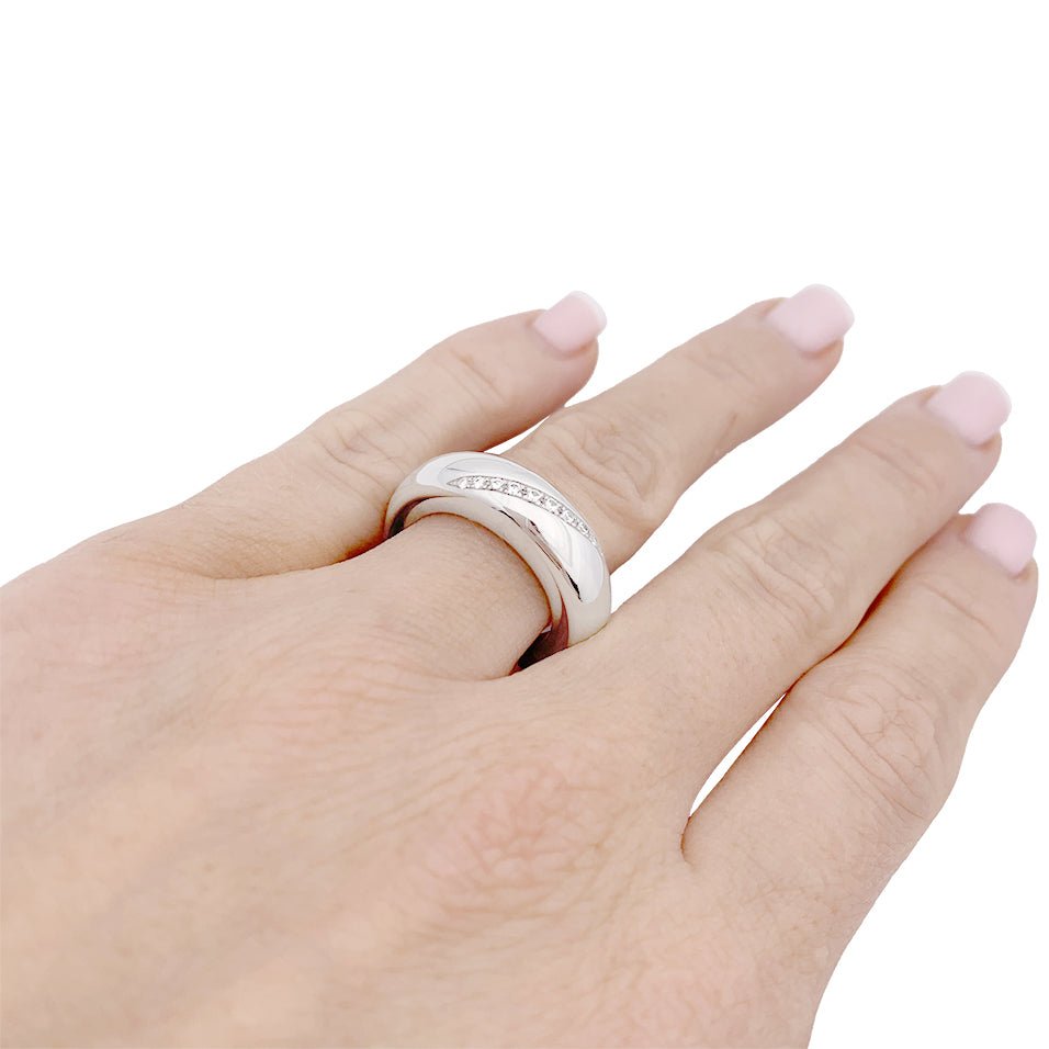 Bague Anneau CHAUMET en or blanc et diamants. - Castafiore