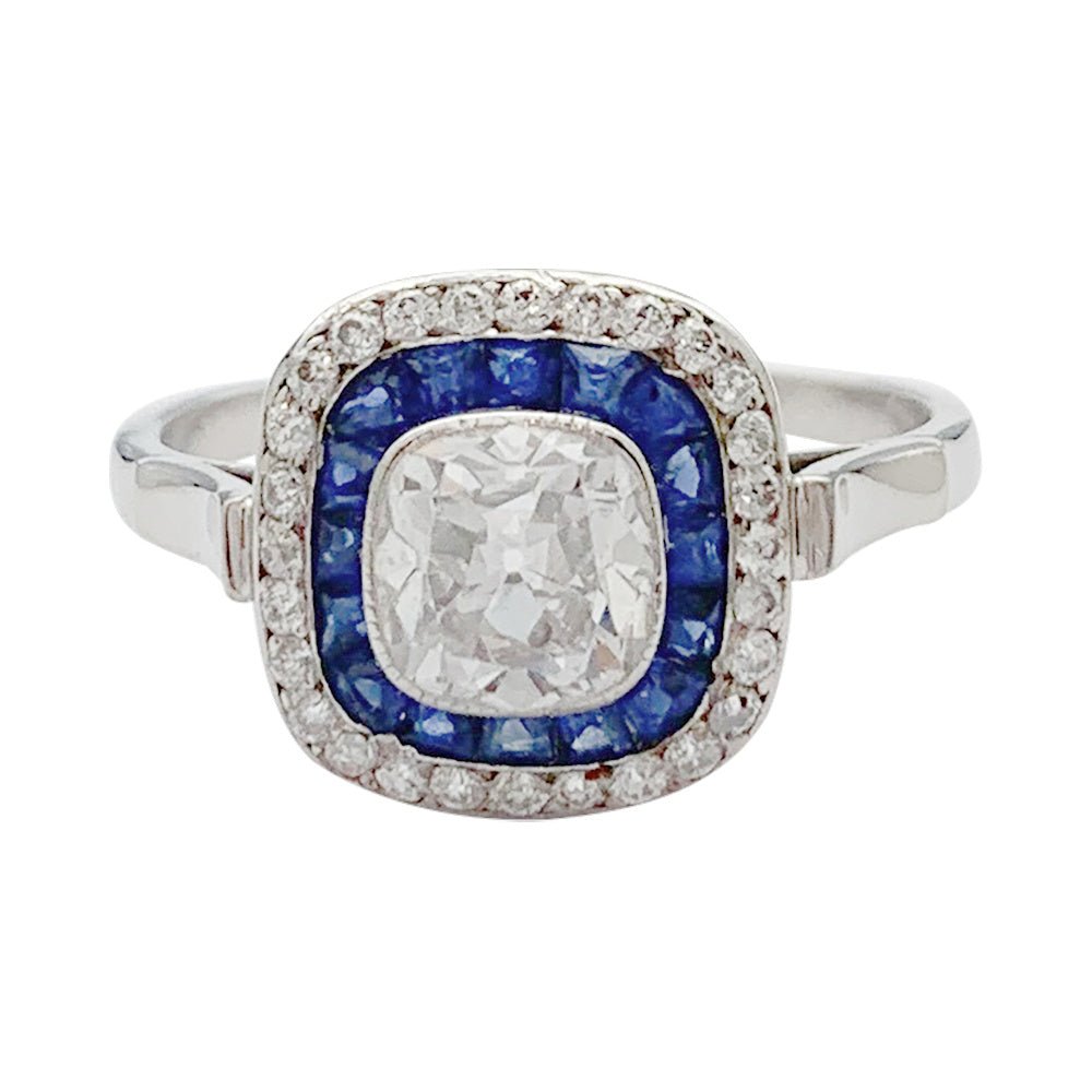 Bague Art déco, diamant coussin, saphirs calibrés - Castafiore