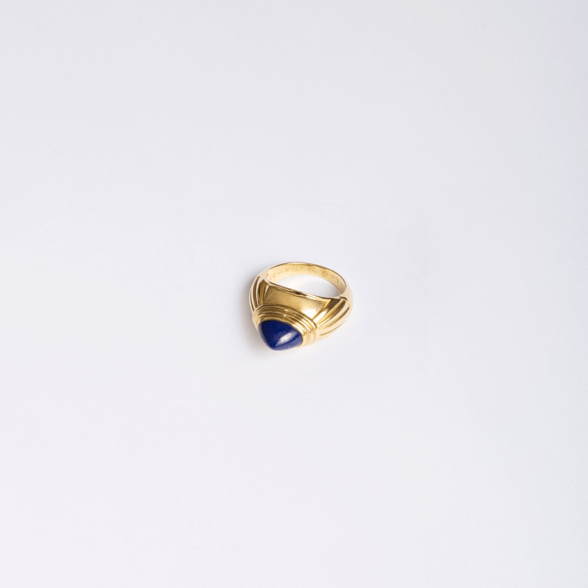 Bague BOUCHERON "Jaïpur" en or jaune et en lapis lazuli - Castafiore