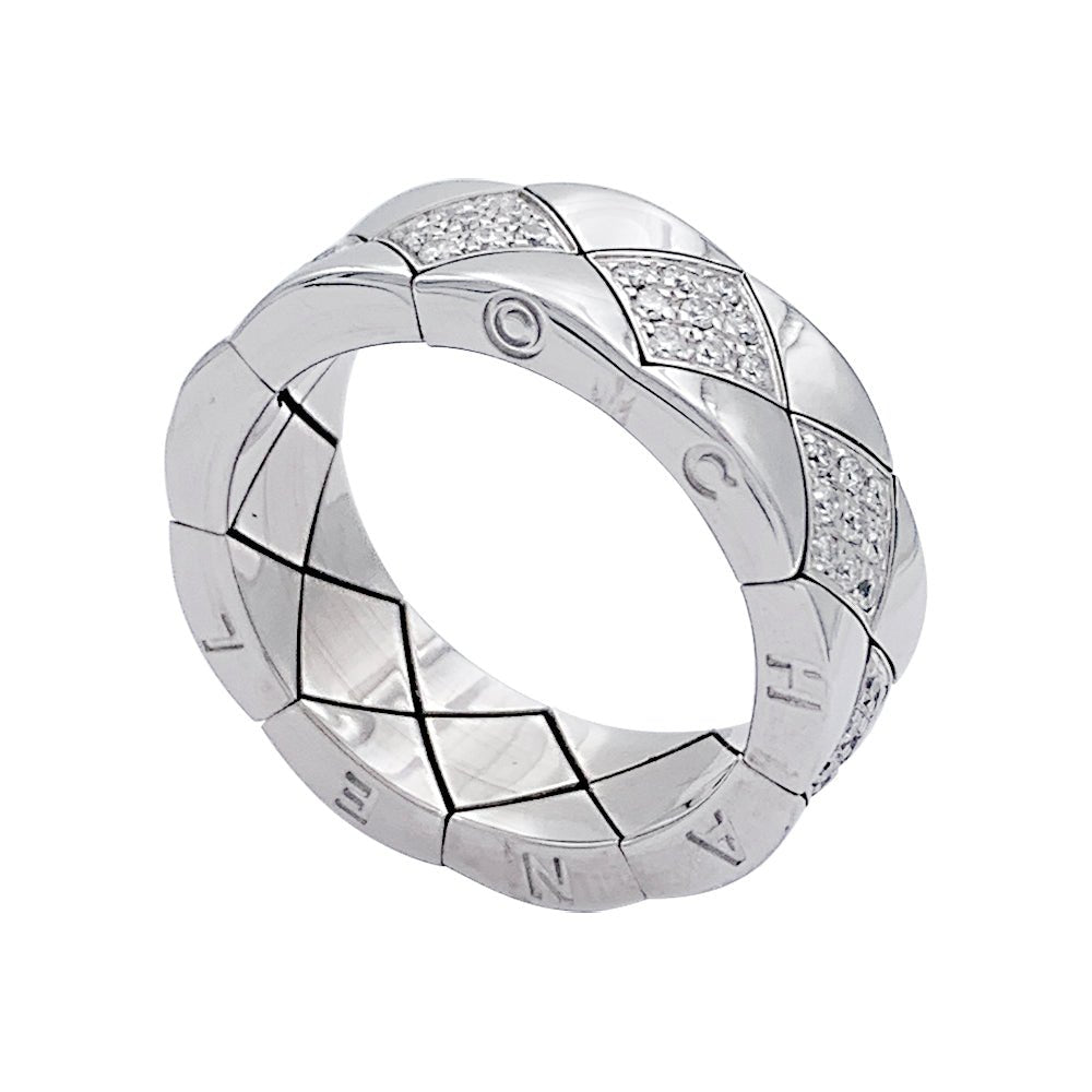 Bague CHANEL "Matelassé" en or blanc et diamants - Castafiore