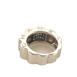 Bague CHANEL "Profil de Camélia" en or blanc et diamants - Castafiore