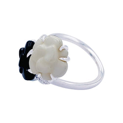 Bague Chanel, "Toi & Moi - Mini Camélia sculpté", or blanc, diamants - Castafiore