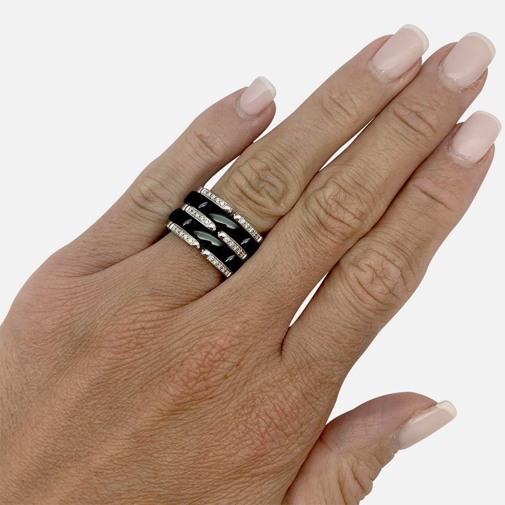 Bague Chanel,"Ultra", en or blanc, céramique noire et diamants. - Castafiore