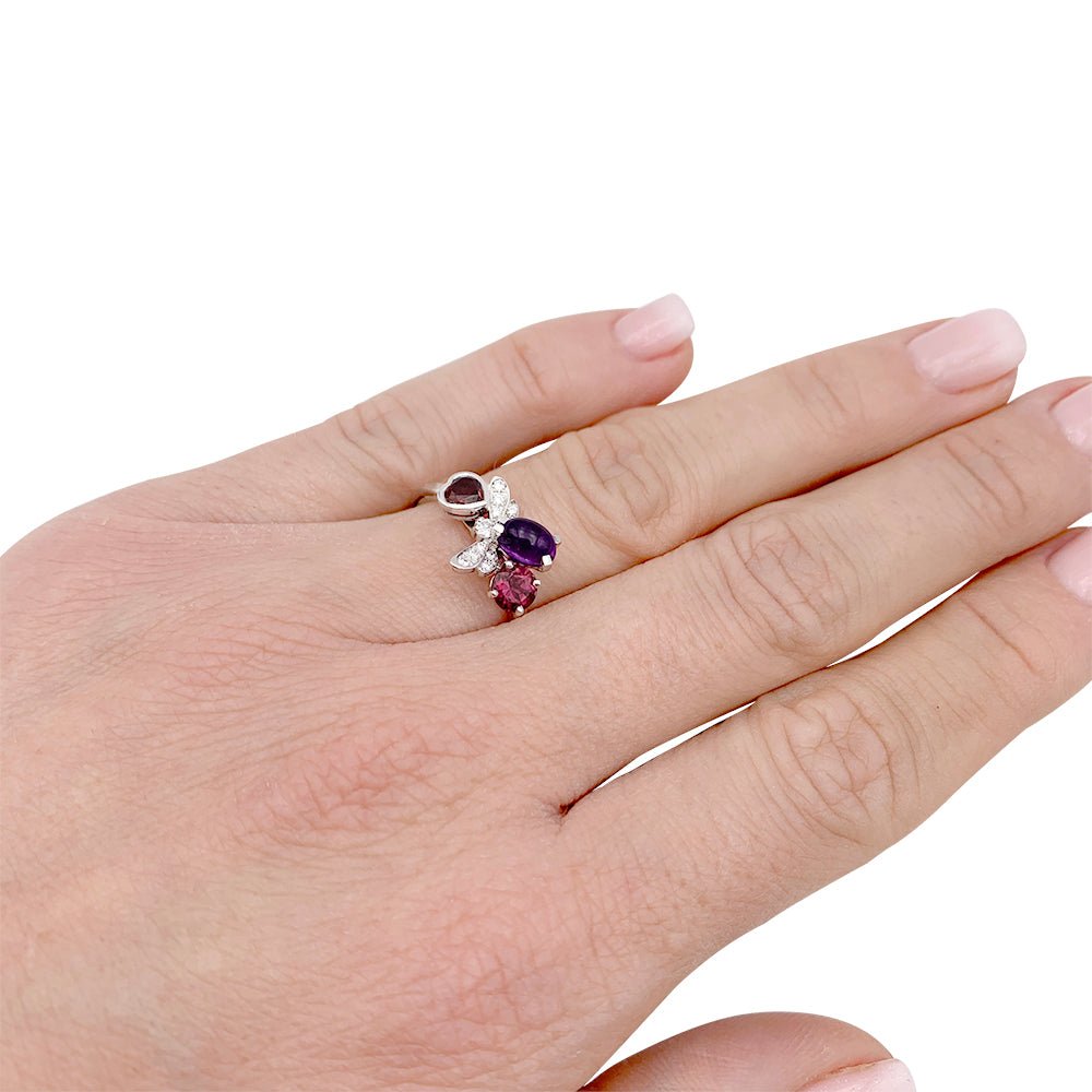 Bague Chaumet, "Attrape-moi...si tu m'aimes", or blanc, améthyste, grenat, diamants - Castafiore
