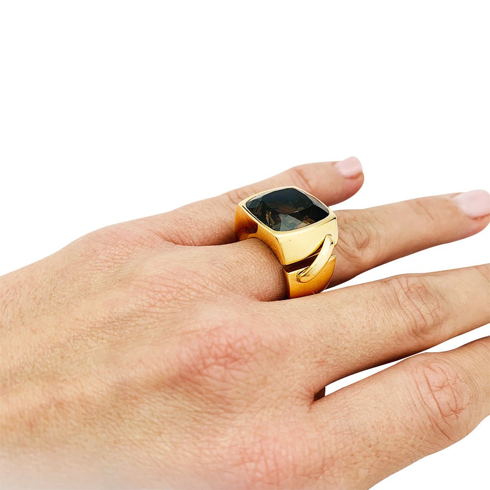 Bague chevalière CHAUMET, "Lien", or jaune, quartz fumé - Castafiore