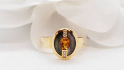 Bague Clozeau en or jaune, diamants et résine - Castafiore