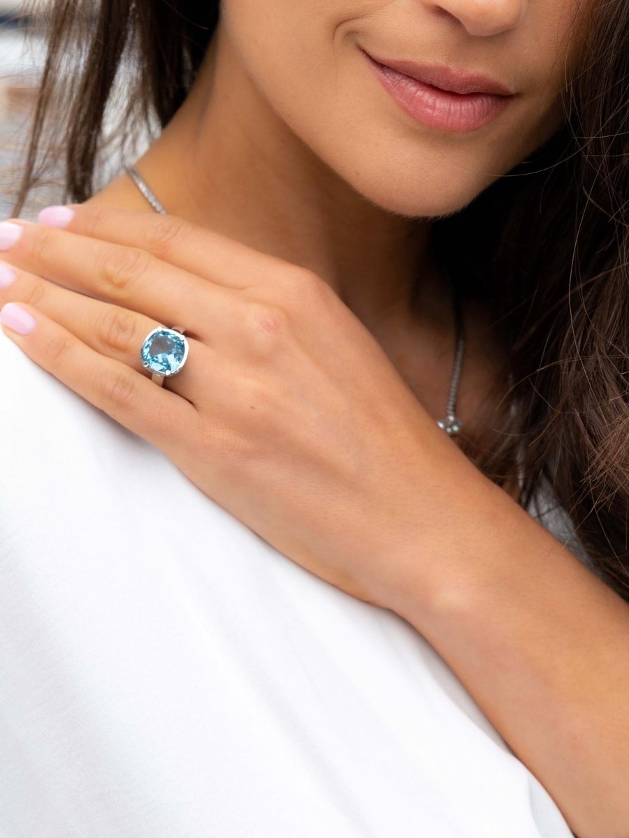 Bague Cocktail POIRAY "Filles Antik" en or blanc et topaze - Castafiore