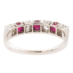 Bague Demi Alliance en or blanc, rubis et diamants - Castafiore