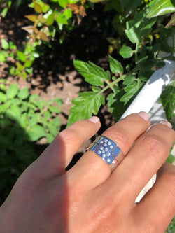 Bague Dinh Van modèle Seventies en or gris et diamant grand modèle - Castafiore