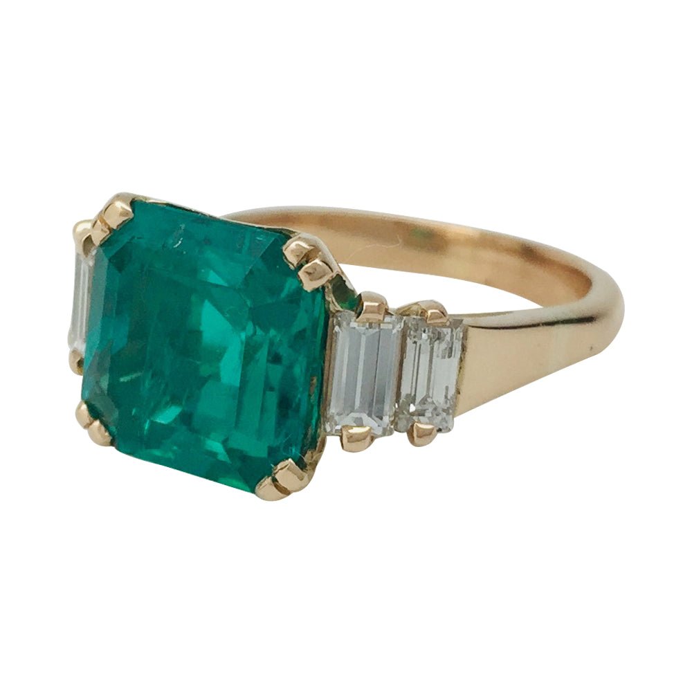 Bague émeraude 4,41 cts or jaune, diamants baguettes - Castafiore