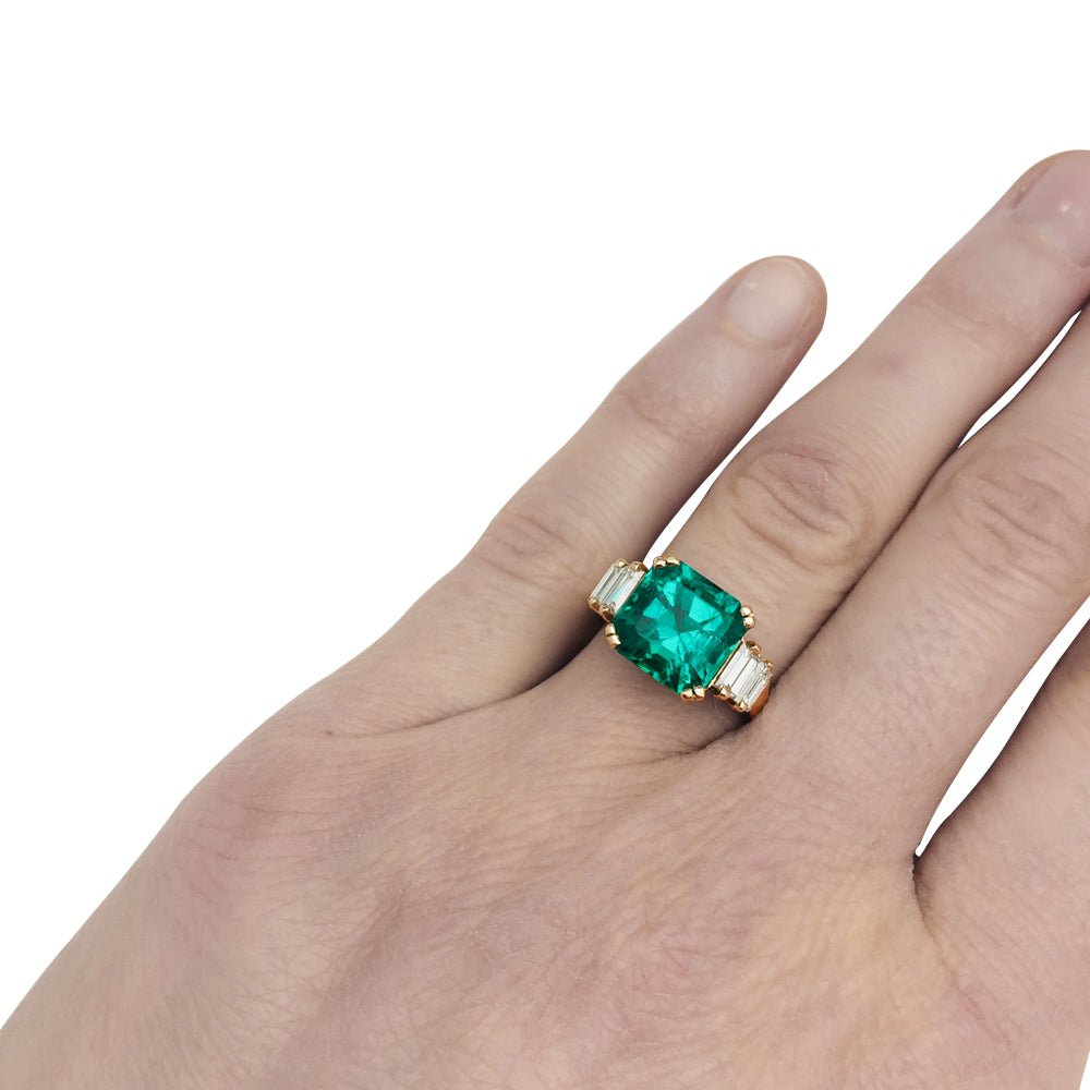 Bague émeraude 4,41 cts or jaune, diamants baguettes - Castafiore