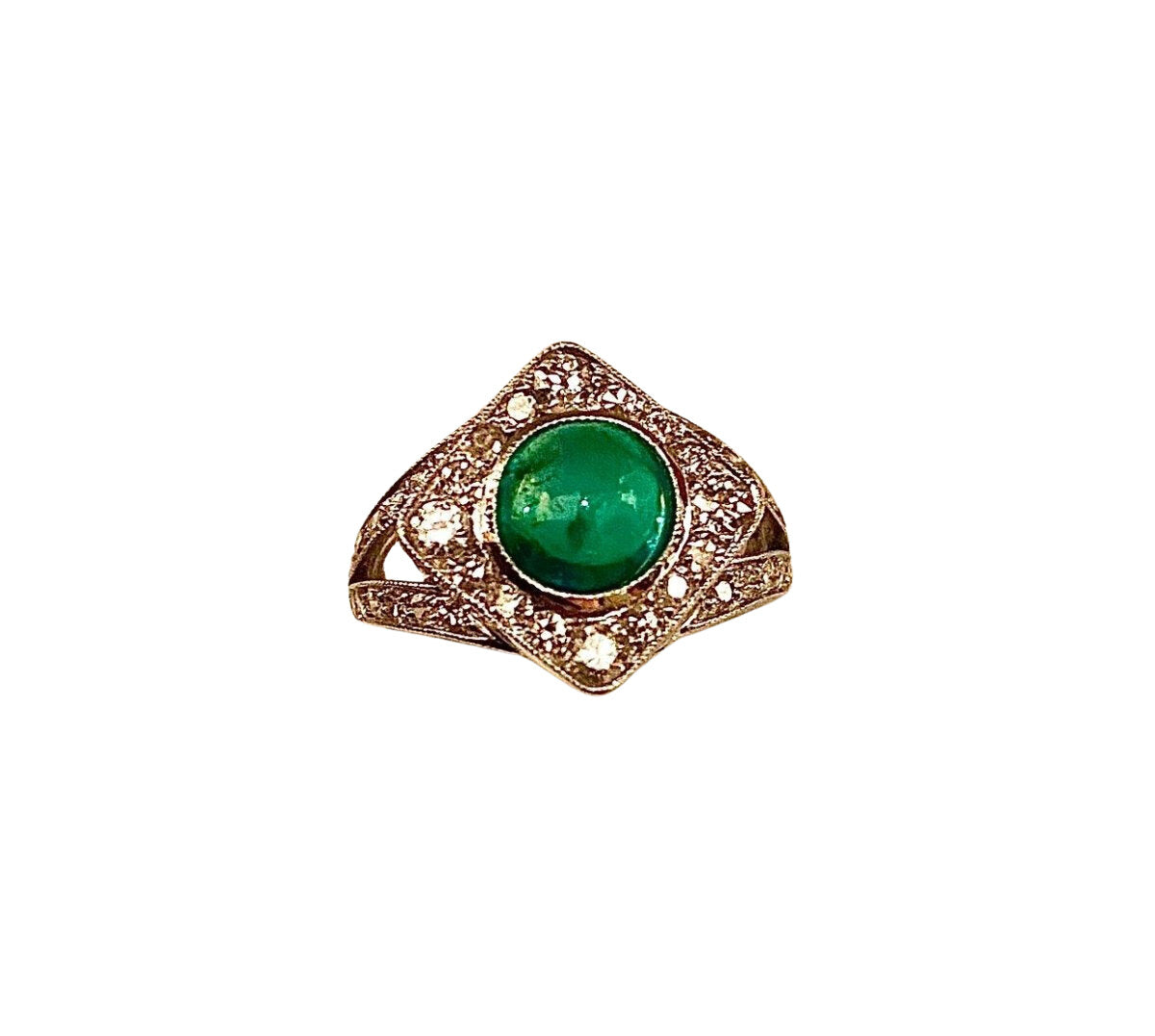 Bague en or 18 carats sertie d’une superbe émeraude cabochon et diamants - Castafiore