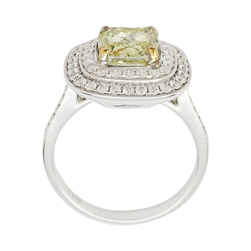 Bague en or blanc à entourage, centre diamant jaune 2,01 carats - Castafiore
