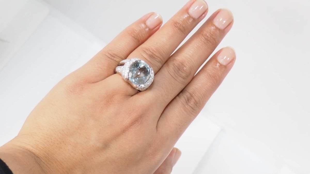 Bague en or blanc, aigue marine et diamants - Castafiore