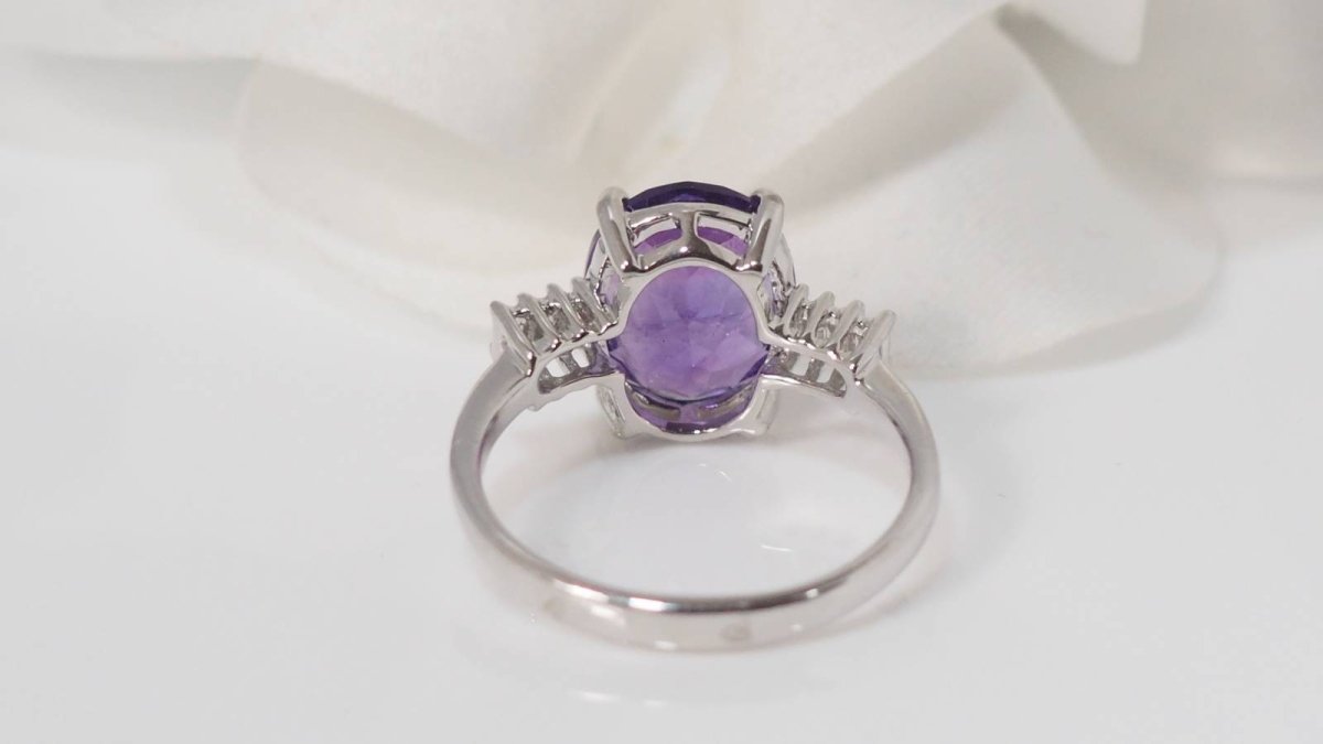 Bague en or blanc, améthyste et diamants - Castafiore