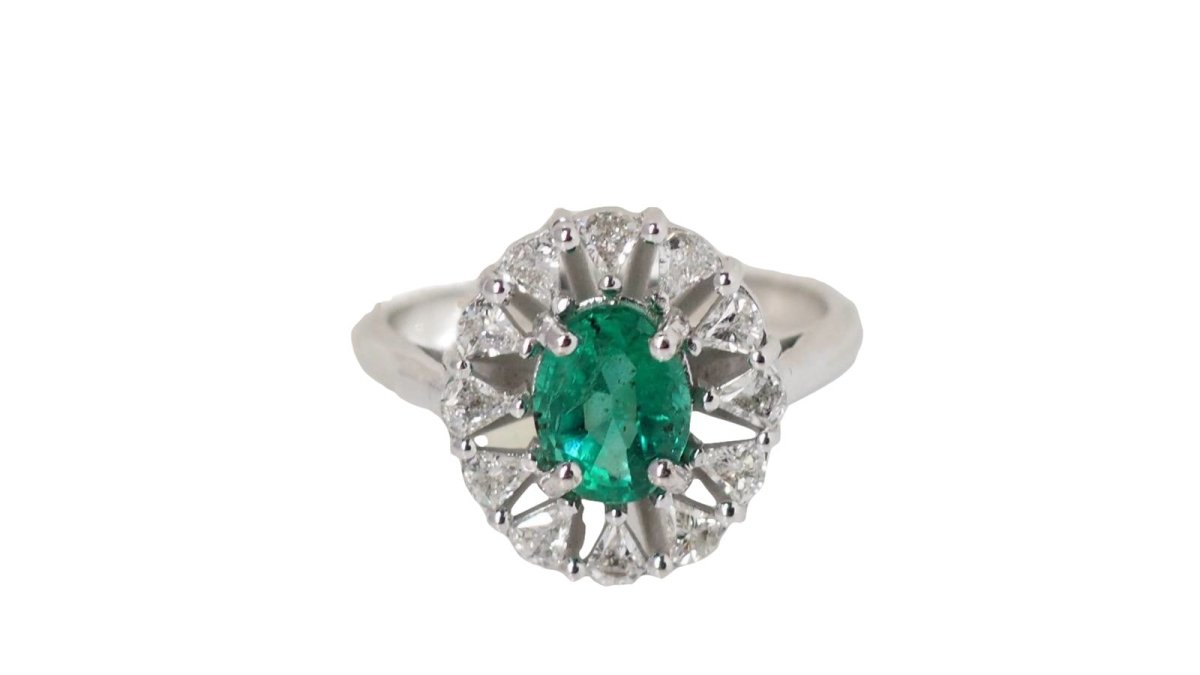 Bague en or blanc, émeraude et diamants - Castafiore