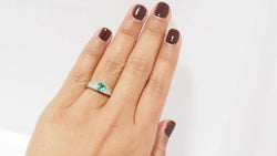 Bague en or blanc, émeraude et diamants - Castafiore