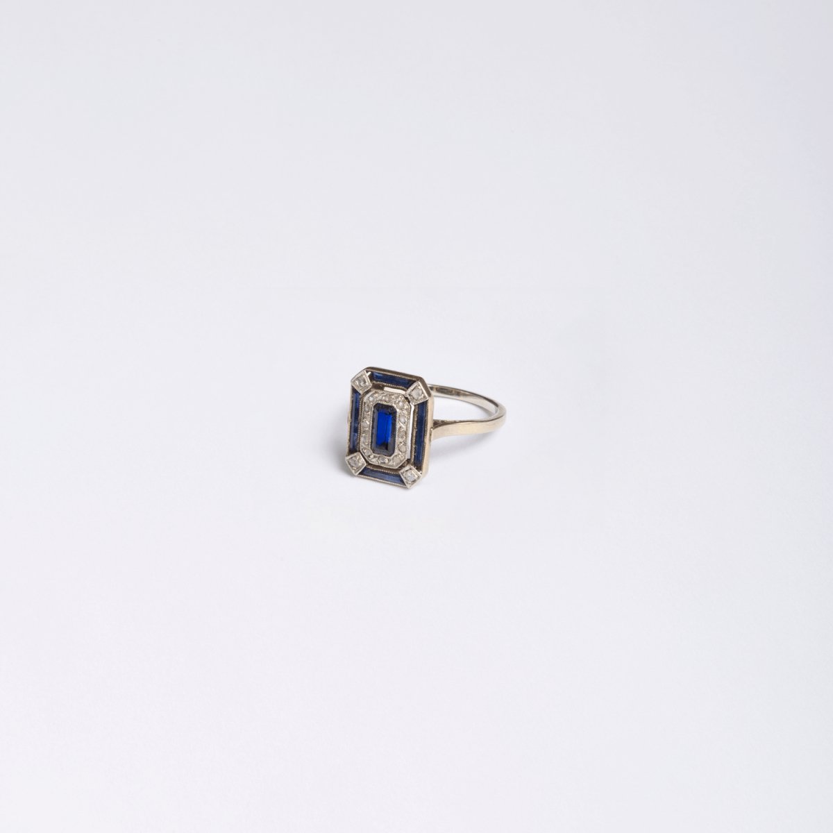 Bague en or blanc et saphir - Castafiore