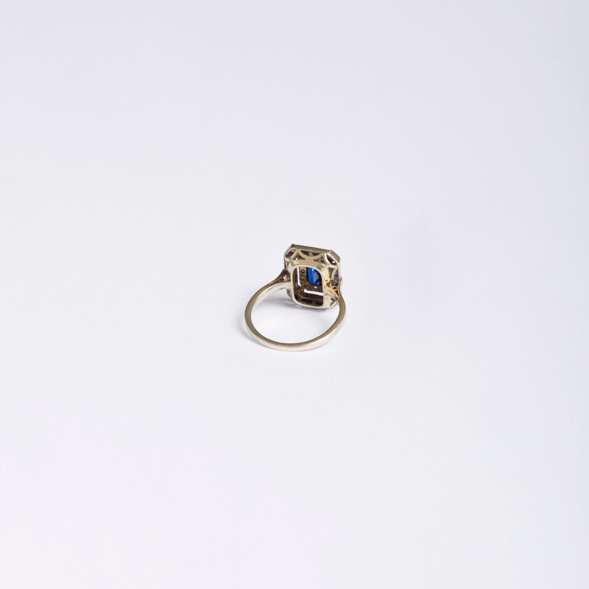 Bague en or blanc et saphir - Castafiore