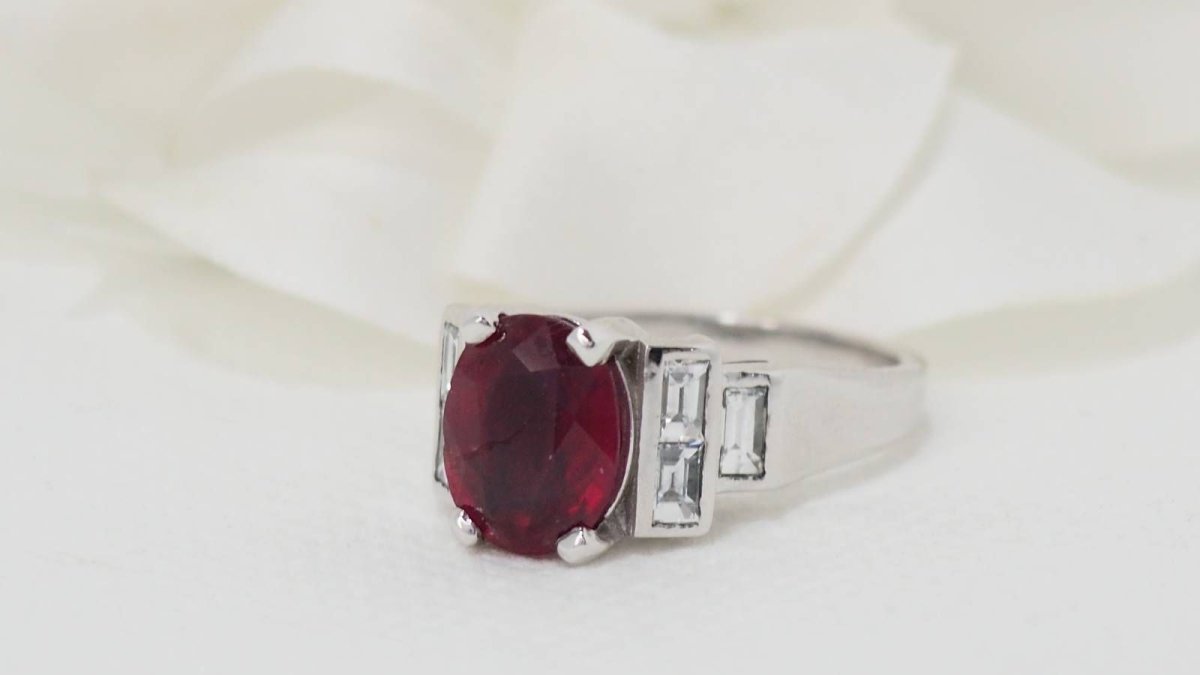 Bague en or blanc rubis et diamants - Castafiore