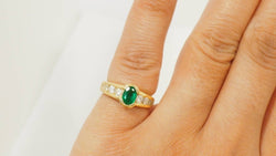 Bague en or jaune, émeraude et diamants - Castafiore
