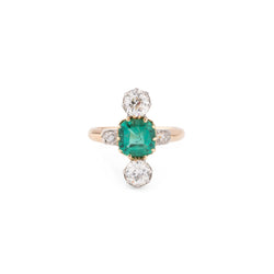 Bague en or jaune, émeraude et diamants Début XIX éme - Castafiore