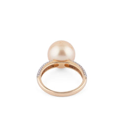 Bague en or jaune, ornée d'une perle de culture Gold des mers du sud - Castafiore