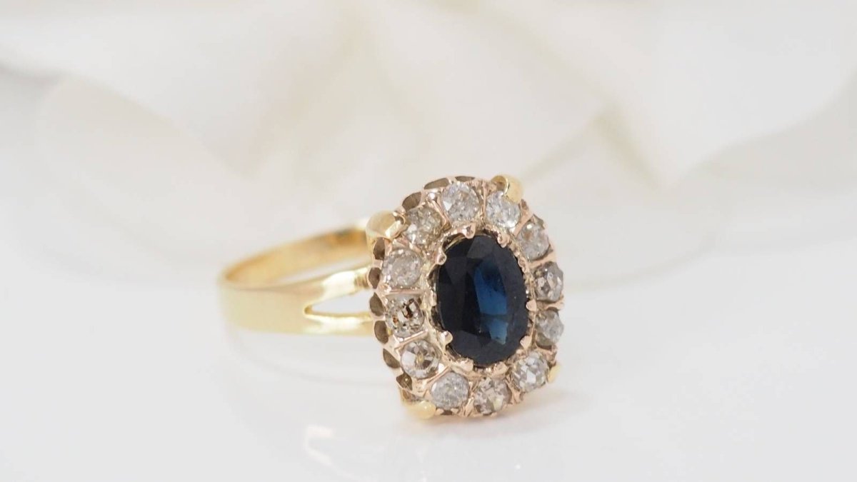Bague en or jaune, saphir et diamants - Castafiore