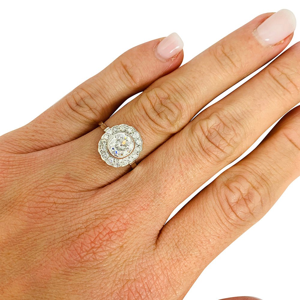 Bague marguerite en or blanc et diamants - Castafiore