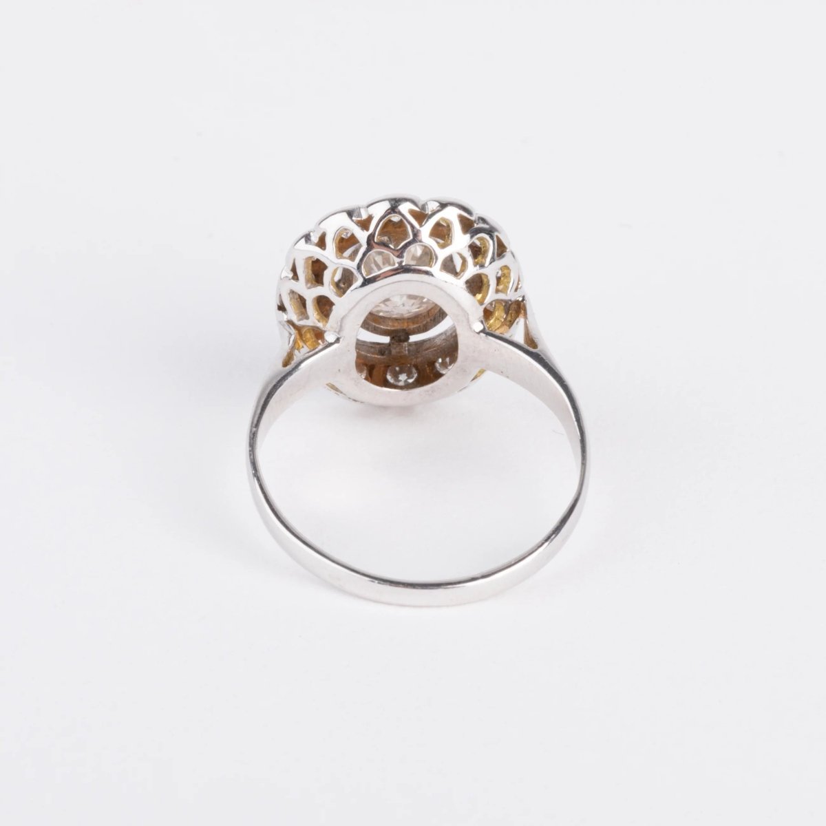 Bague marguerite en or gris et diamant - Castafiore