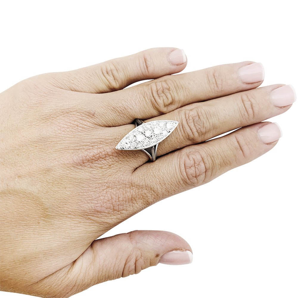 Bague marquise en or blanc et diamants - Castafiore