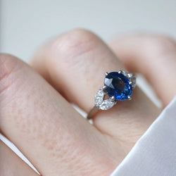 Bague Mellerio dits Meller, saphir et diamants - Castafiore