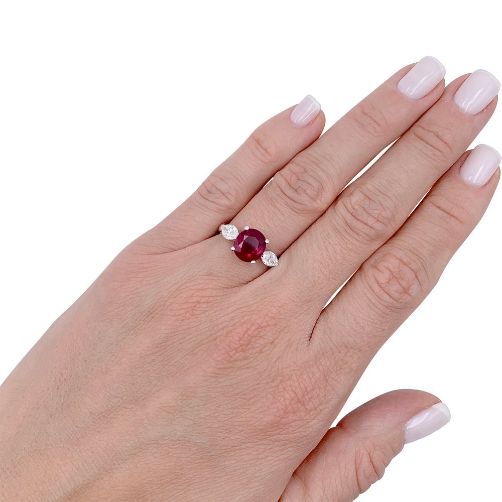 Bague or blanc, rubis et diamants - Castafiore