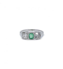 Bague - Or. Platine. Diamants Et Emeraude - Castafiore