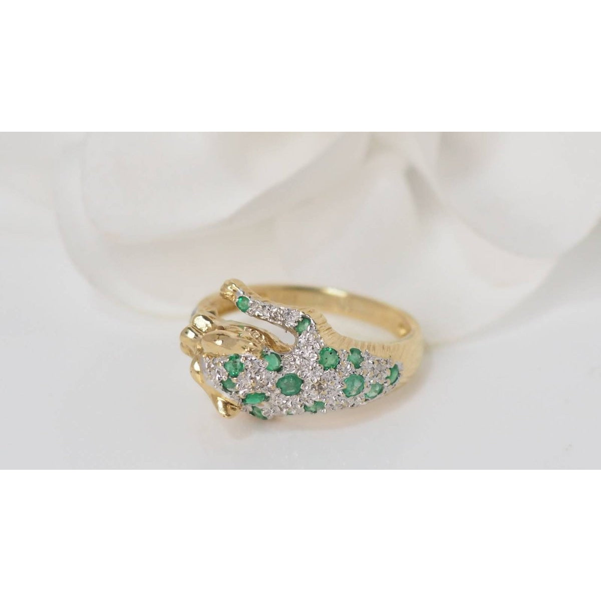 Bague panthère en or jaune, émeraudes et diamants - Castafiore
