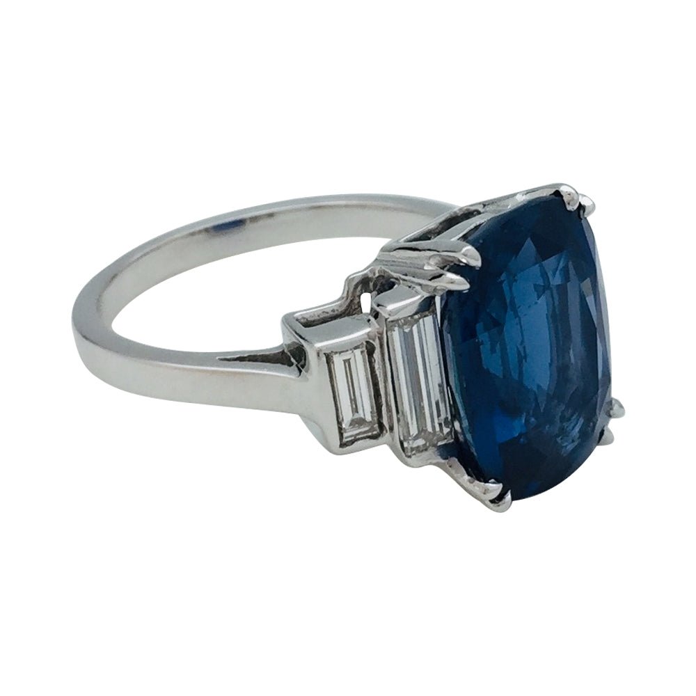 Bague saphir, 6,77 carats en or blanc, diamants - Castafiore