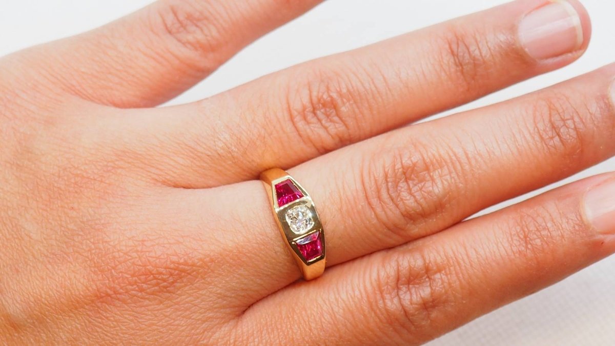 Bague Tank en or jaune, rubis et diamant - Castafiore