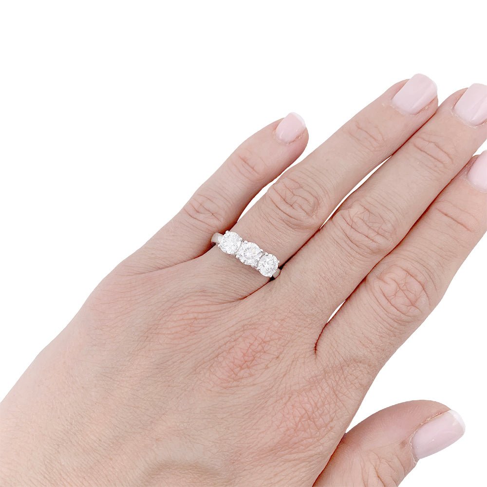 Bague "trilogie", or blanc, diamants. - Castafiore