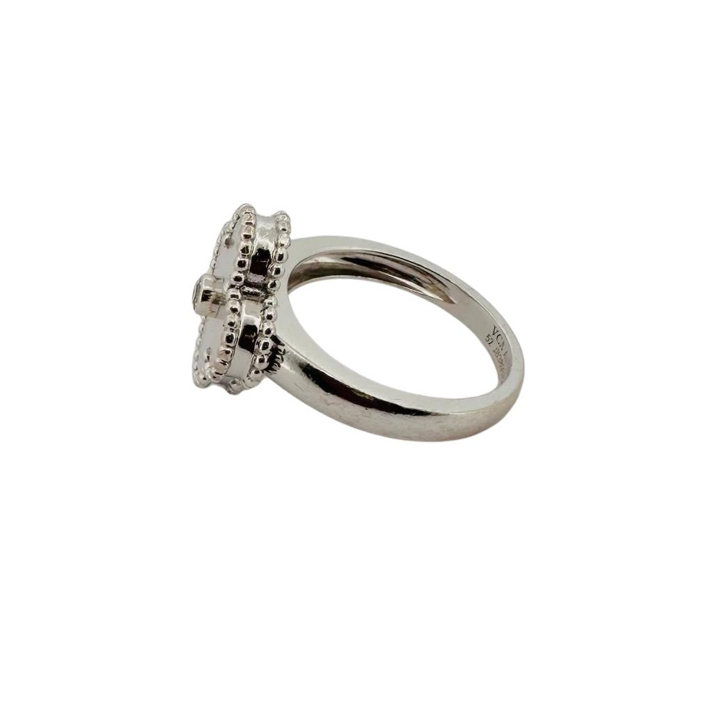Bague VAN CLEEF & ARPELS en or blanc, nacre et diamant - Castafiore
