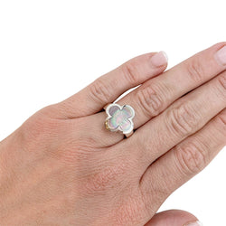Bague VAN CLEEF & ARPELS modèle "Pure Alhambra" en or blanc, nacre grise - Castafiore