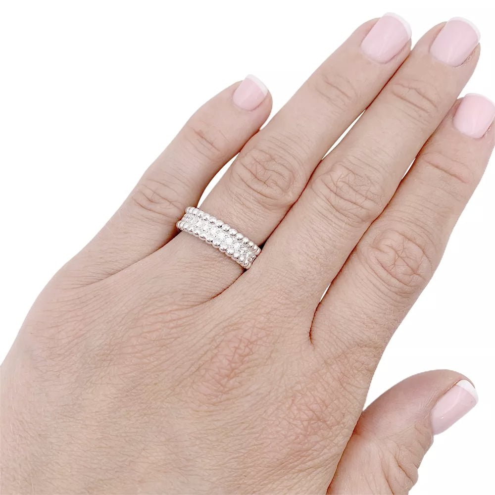 Bague VAN CLEEF & ARPELS "Perlée" en or blanc et diamants - Castafiore