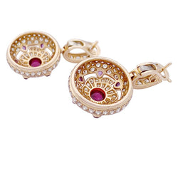 Boucles d'oreille Boucheron, "Jeanne", or rose, diamants, saphirs roses et rubis. - Castafiore