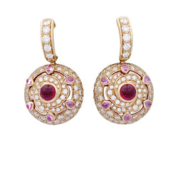 Boucles d'oreille Boucheron, "Jeanne", or rose, diamants, saphirs roses et rubis. - Castafiore