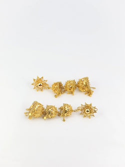 Boucles d’oreilles anciennes composées d’arabesques et de pampilles en or - Castafiore