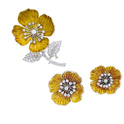 Boucles d'oreilles Boucheron, "Eglantine",or et platine, émail et diamants - Castafiore