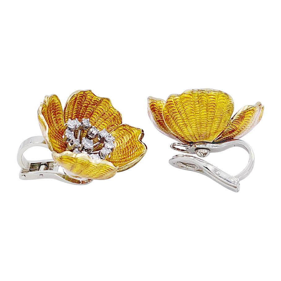 Boucles d'oreilles Boucheron, "Eglantine",or et platine, émail et diamants - Castafiore