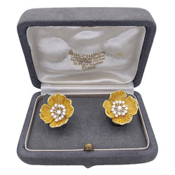 Boucles d'oreilles Boucheron, "Eglantine",or et platine, émail et diamants - Castafiore