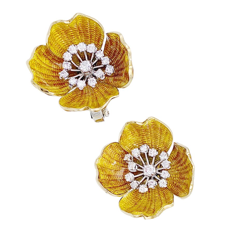 Boucles d'oreilles Boucheron, "Eglantine",or et platine, émail et diamants - Castafiore