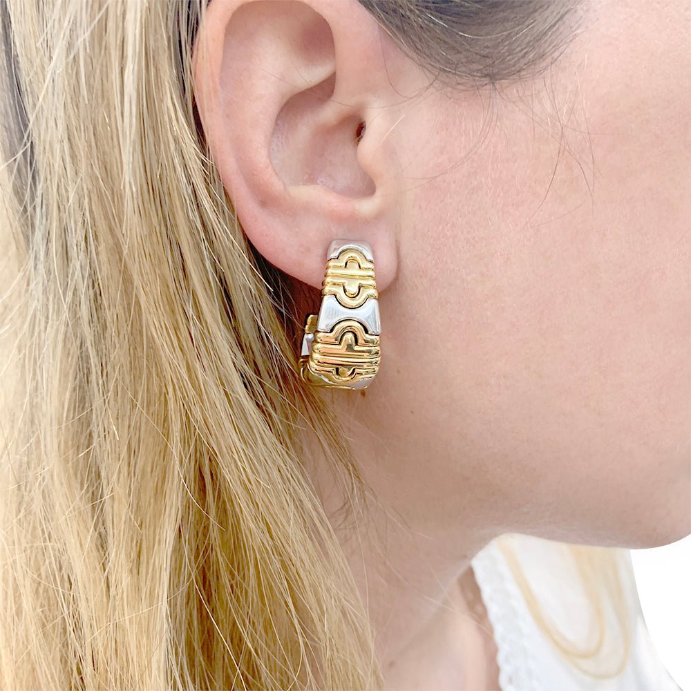 Boucles d'oreilles BULGARI "Parentesi" en or jaune et acier. - Castafiore