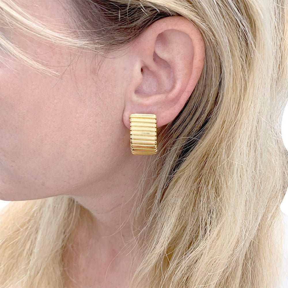 Boucles d'oreilles BULGARI, "Tubogas" en or jaune. - Castafiore